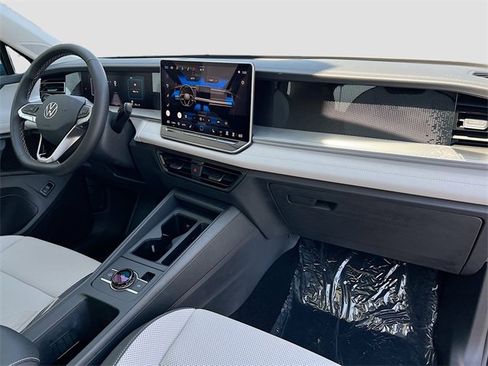 New 2025 Volkswagen Tiguan SE image 29