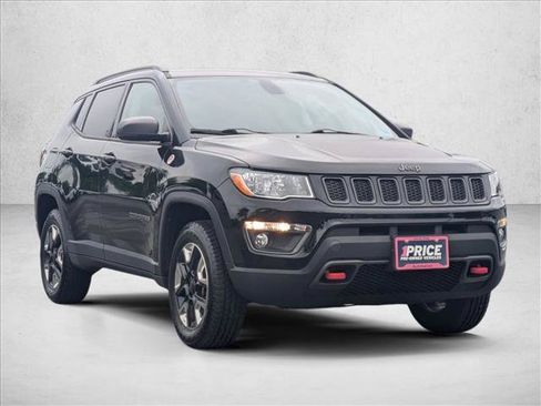 Used 2017 Jeep Compass Trailhawk w/ Leather Interior Group AWD/4WD image 3