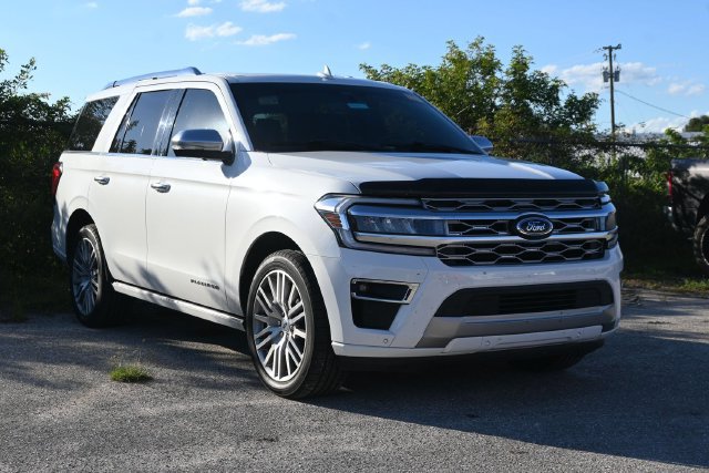 Used 2022 Ford Expedition Platinum RWD image 2