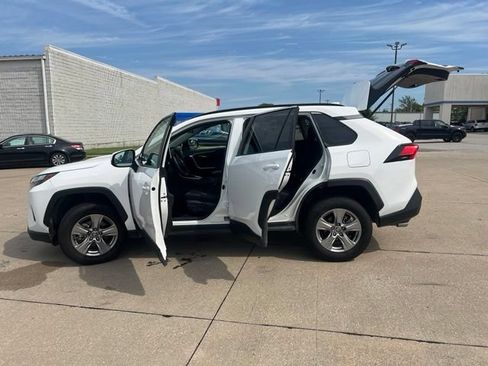 Used 2025 Toyota RAV4 XLE FWD image 14