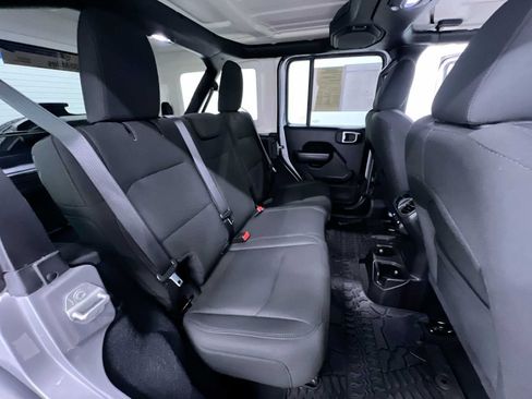 Used 2018 Jeep Wrangler Unlimited Sport S AWD/4WD image 36