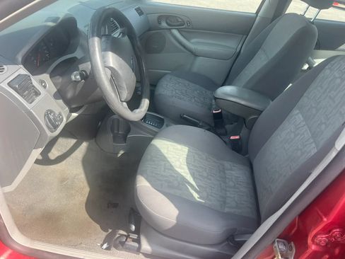 Used 2005 Ford Focus S FWD image 8