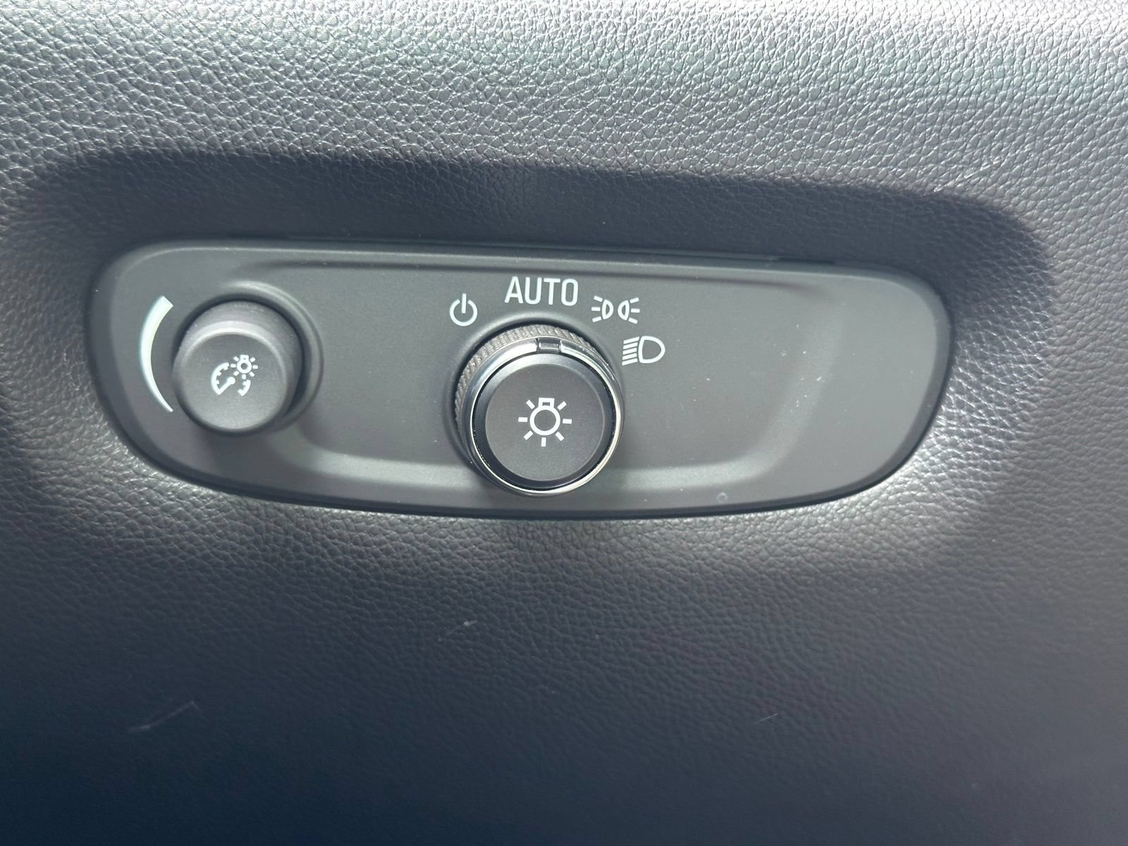 Used 2018 Chevrolet Traverse LS AWD/4WD image 37
