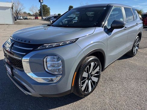 New 2026 Mitsubishi Outlander SE FWD image 3