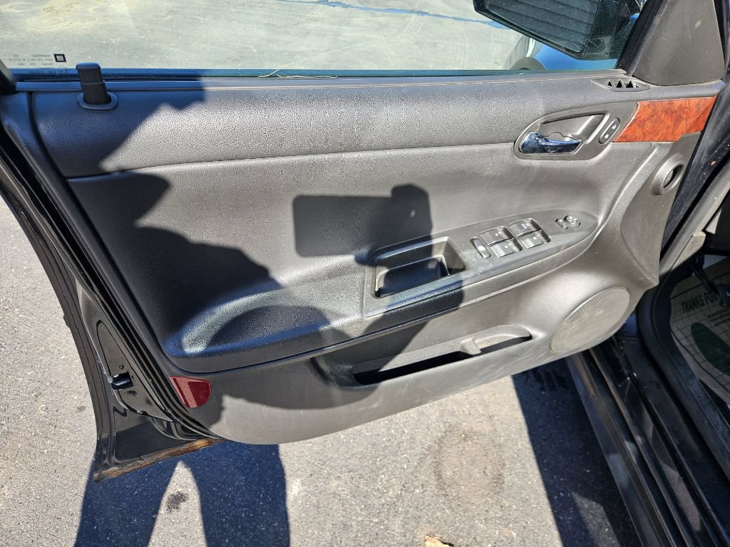 Used 2009 Chevrolet Impala LT FWD image 12
