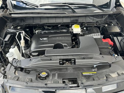Used 2023 Nissan Pathfinder SL w/ Black Appearance Package AWD/4WD image 9