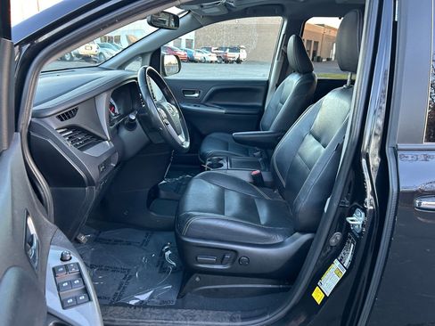 Certified 2020 Toyota Sienna SE image 11