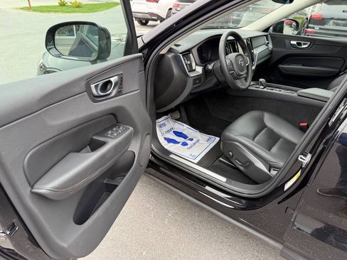 Used 2025 Volvo XC60 B5 Core AWD/4WD image 16