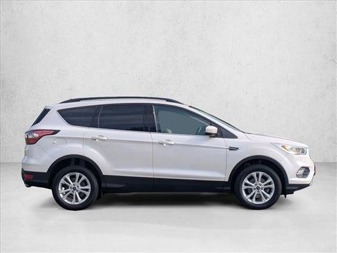 Used 2017 Ford Escape SE w/ SE Leather Comfort Package FWD image 4