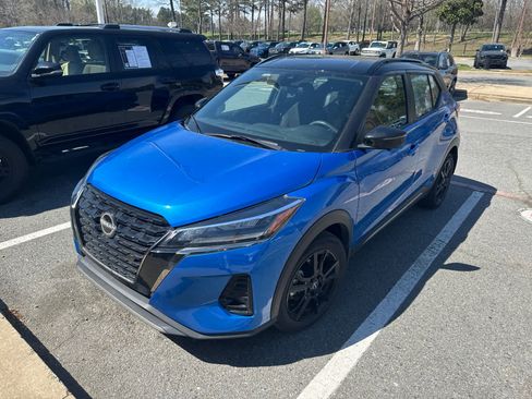 Used 2023 Nissan Kicks SR image 2