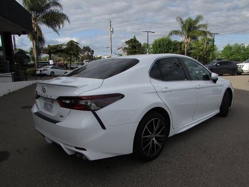 Used 2023 Toyota Camry SE FWD image 7