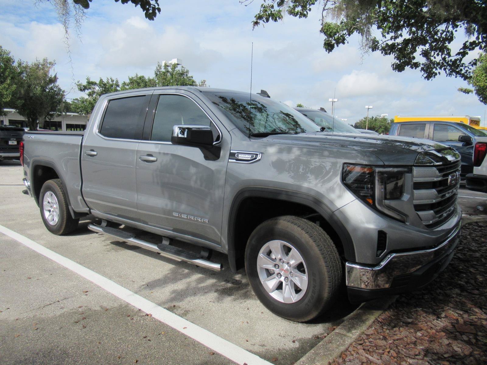 Used 2026 GMC Sierra 1500 SLE w/ Preferred Package AWD/4WD image 1