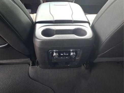 Used 2025 GMC Yukon XL Denali AWD/4WD image 16