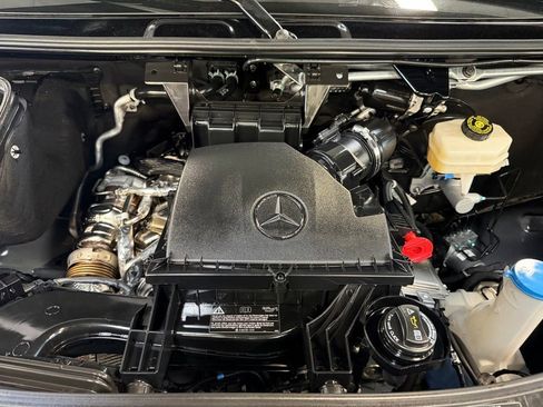 Used 2025 Mercedes-Benz Sprinter 2500 image 28