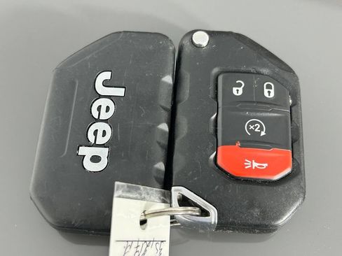 Used 2021 Jeep Wrangler Unlimited Rubicon AWD/4WD image 31