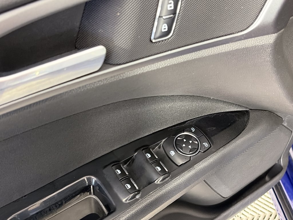 Used 2016 Ford Fusion SE FWD image 24