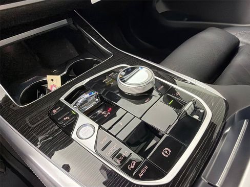 Certified 2026 BMW X7 xDrive40i w/ M Sport Package AWD/4WD image 15