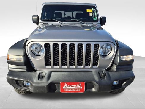 Used 2021 Jeep Gladiator Sport image 7
