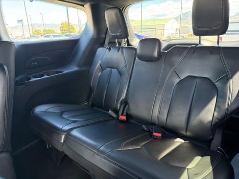 Used 2022 Chrysler Pacifica Touring-L w/ Uconnect Theater Family Group FWD image 20