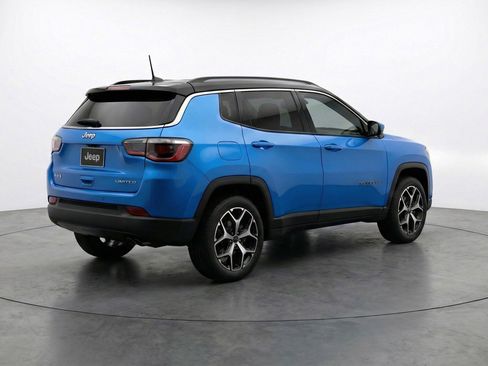 Used 2025 Jeep Compass Limited image 9