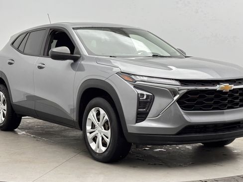 Used 2024 Chevrolet Trax LS w/ Driver Confidence Package image 3