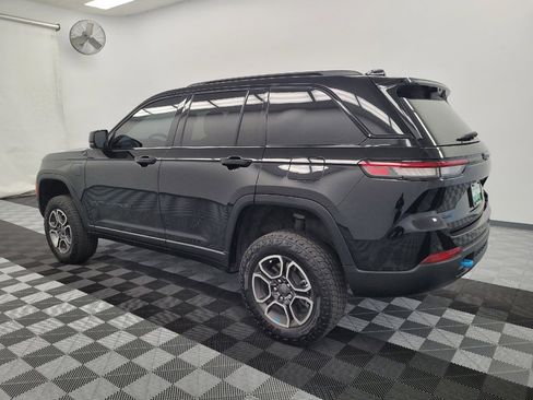 Used 2022 Jeep Grand Cherokee Trailhawk w/ Advanced Protech Group II AWD/4WD image 3