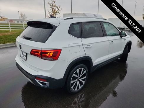 Used 2024 Volkswagen Taos SE image 7