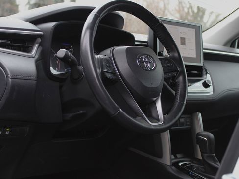 Used 2024 Toyota Corolla Cross LE image 16