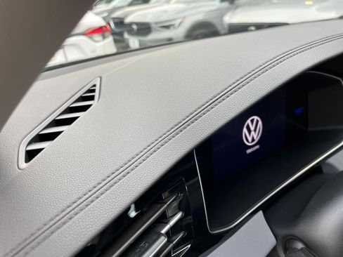 Used 2025 Volkswagen Jetta SE image 35