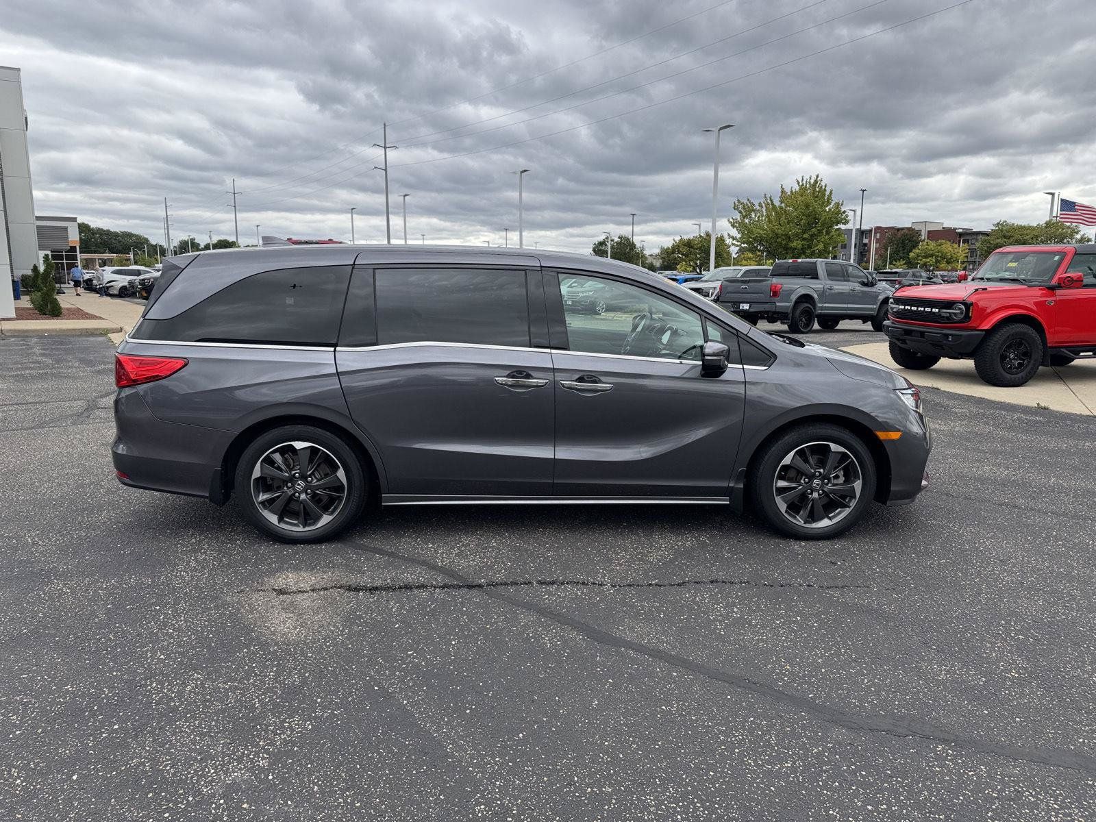 Used 2023 Honda Odyssey Elite image 3