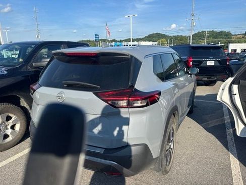 Used 2023 Nissan Rogue SL w/ SL Premium Package FWD image 9