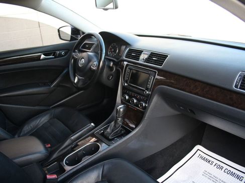 Used 2014 Volkswagen Passat 1.8T SEL Premium image 7