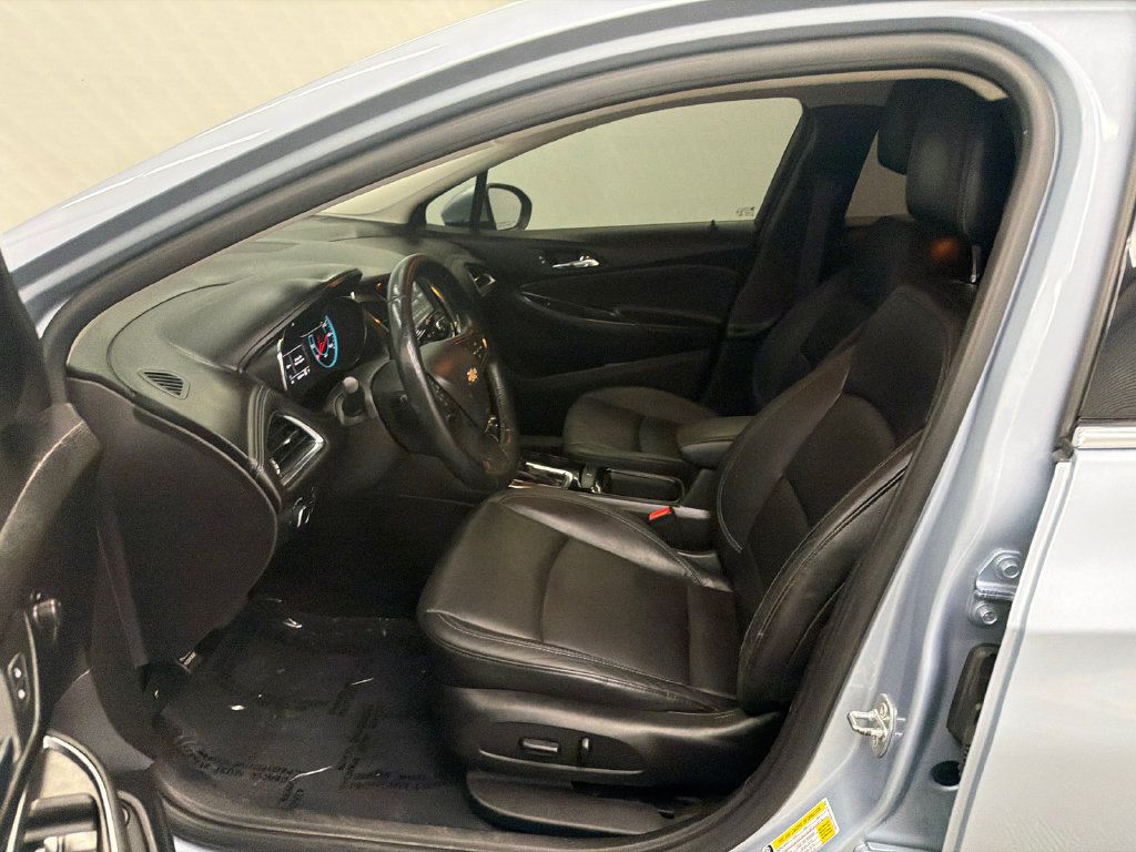 Used 2017 Chevrolet Cruze Premier FWD image 9