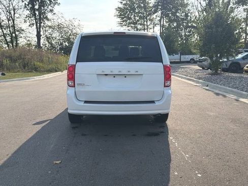 Used 2020 Dodge Grand Caravan SE FWD image 6