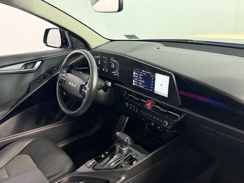 Used 2024 Kia Niro EX Touring image 33