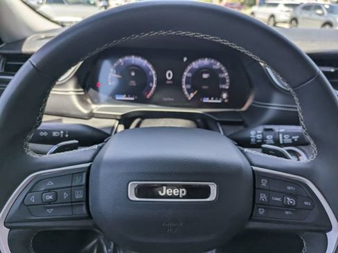 Used 2023 Jeep Grand Cherokee L Laredo RWD image 25