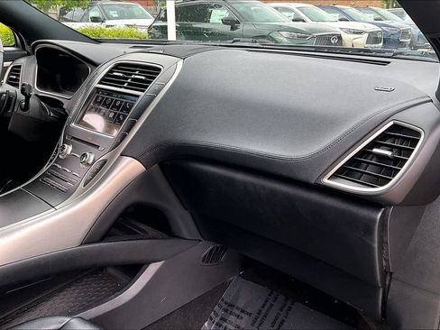 Used 2019 Lincoln Nautilus Premier AWD/4WD image 24