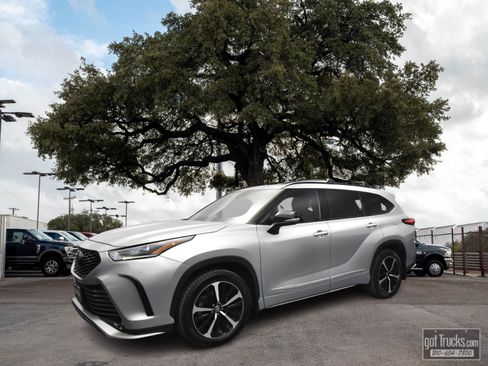 Used 2021 Toyota Highlander XSE FWD image 1