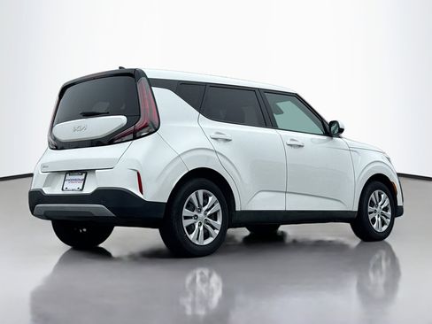 Used 2023 Kia Soul LX image 2