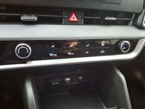 Used 2025 Kia Sportage LX AWD/4WD image 23