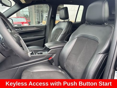 Used 2023 Jeep Grand Cherokee Altitude image 12