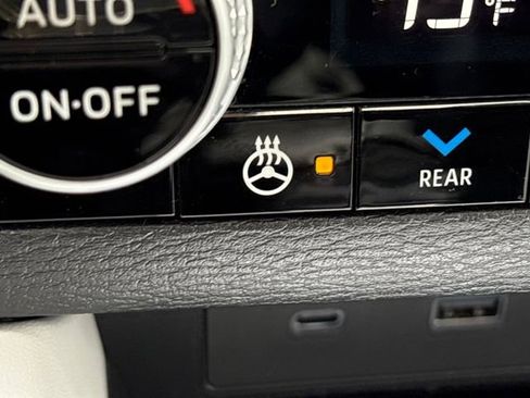 Used 2024 Mitsubishi Outlander SEL image 20