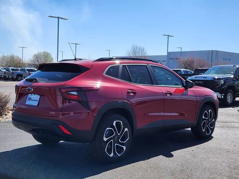 New 2026 Chevrolet Trax RS w/ Sunroof Package FWD image 3