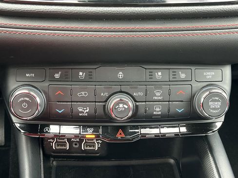 Used 2023 Dodge Durango GT image 5