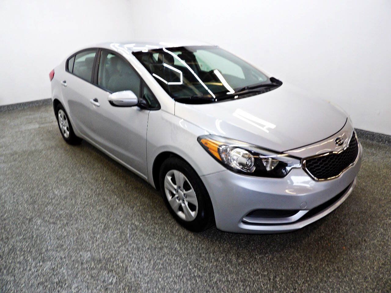 Used 2016 Kia Forte LX w/ LX Popular Package FWD image 3
