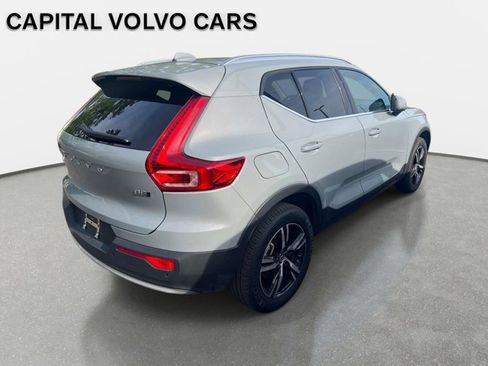 Used 2025 Volvo XC40 B5 Core AWD/4WD image 3