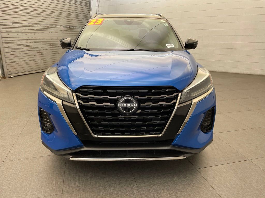 Used 2023 Nissan Kicks SR FWD image 3