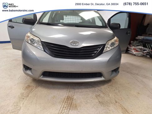 Used 2015 Toyota Sienna L FWD image 24