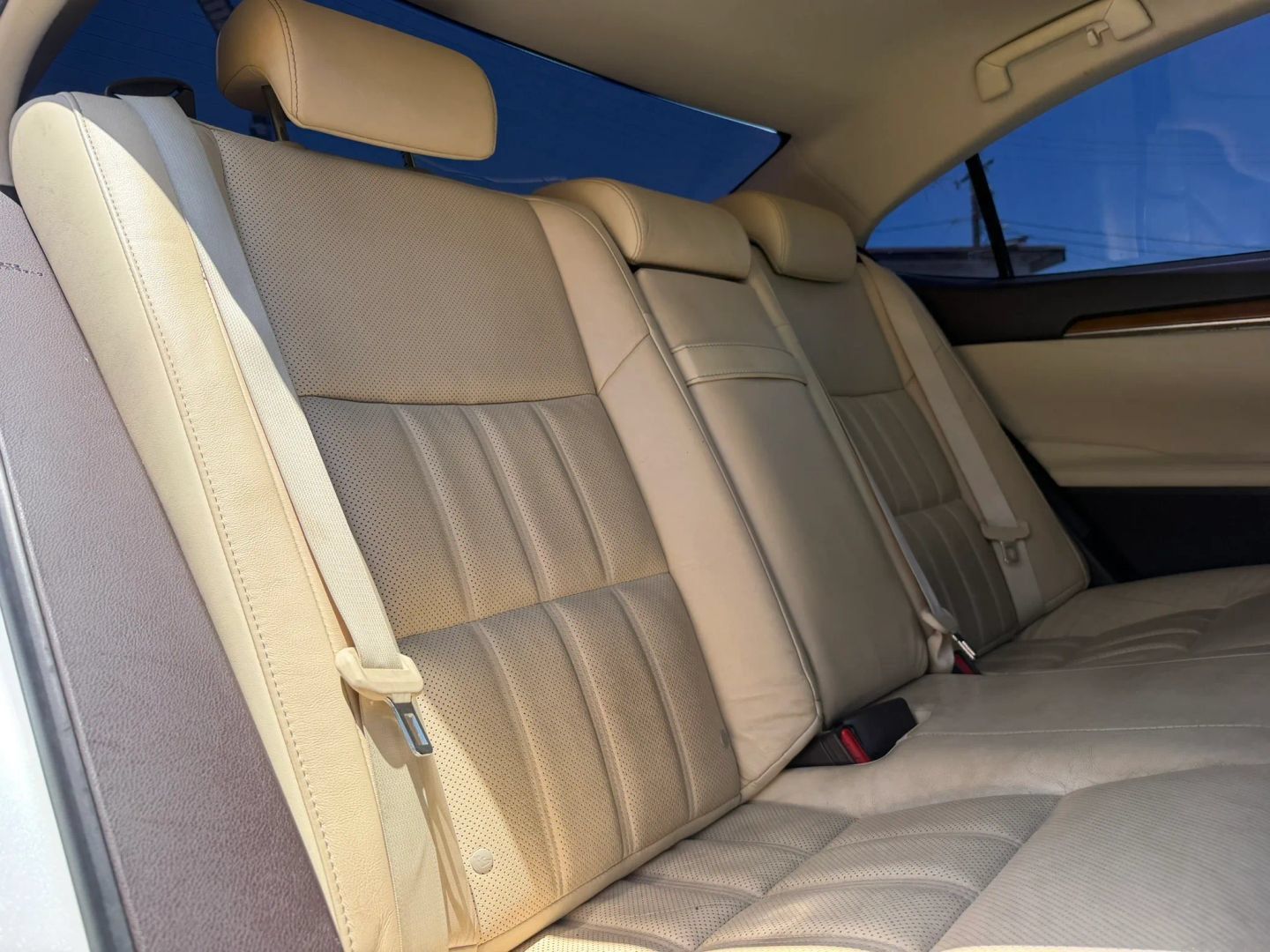 Used 2016 Lexus ES 300h w/ Luxury Package w/Wood Trim FWD image 19