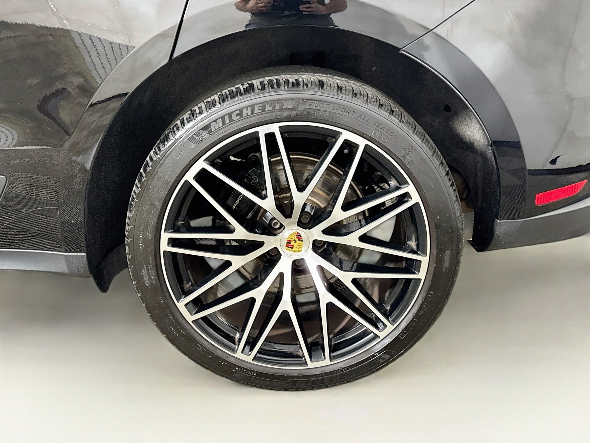 Used 2023 Porsche Macan AWD/4WD image 30